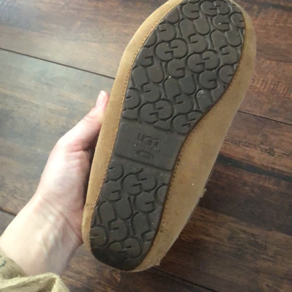Ugg slippers like new! - Picture 2 of 3